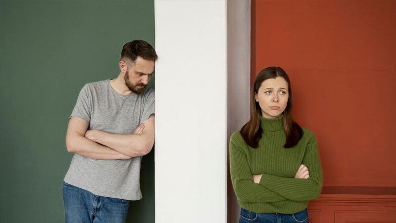 tranh mat hoac giu khoang cach bat thuong