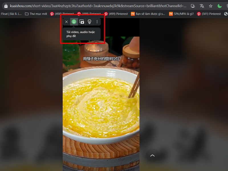 buoc khi video phat trinh duyet se tu dong hien thi nut tai video o goc tren ben phai cua khung phat