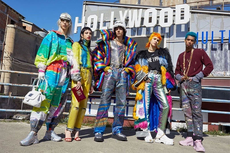 3-trang-phuc-voi-hoa-tiet-tinh-xao trang phuc voi hoa tiet tinh xao